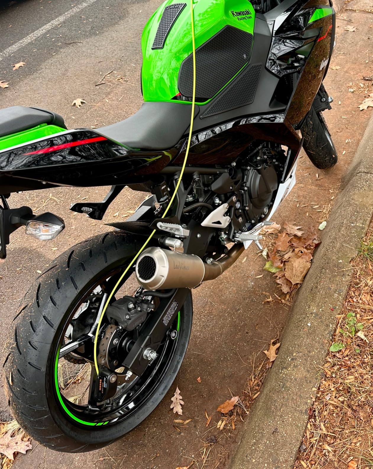 Foto del candado instalado en Pulsar NS 200
